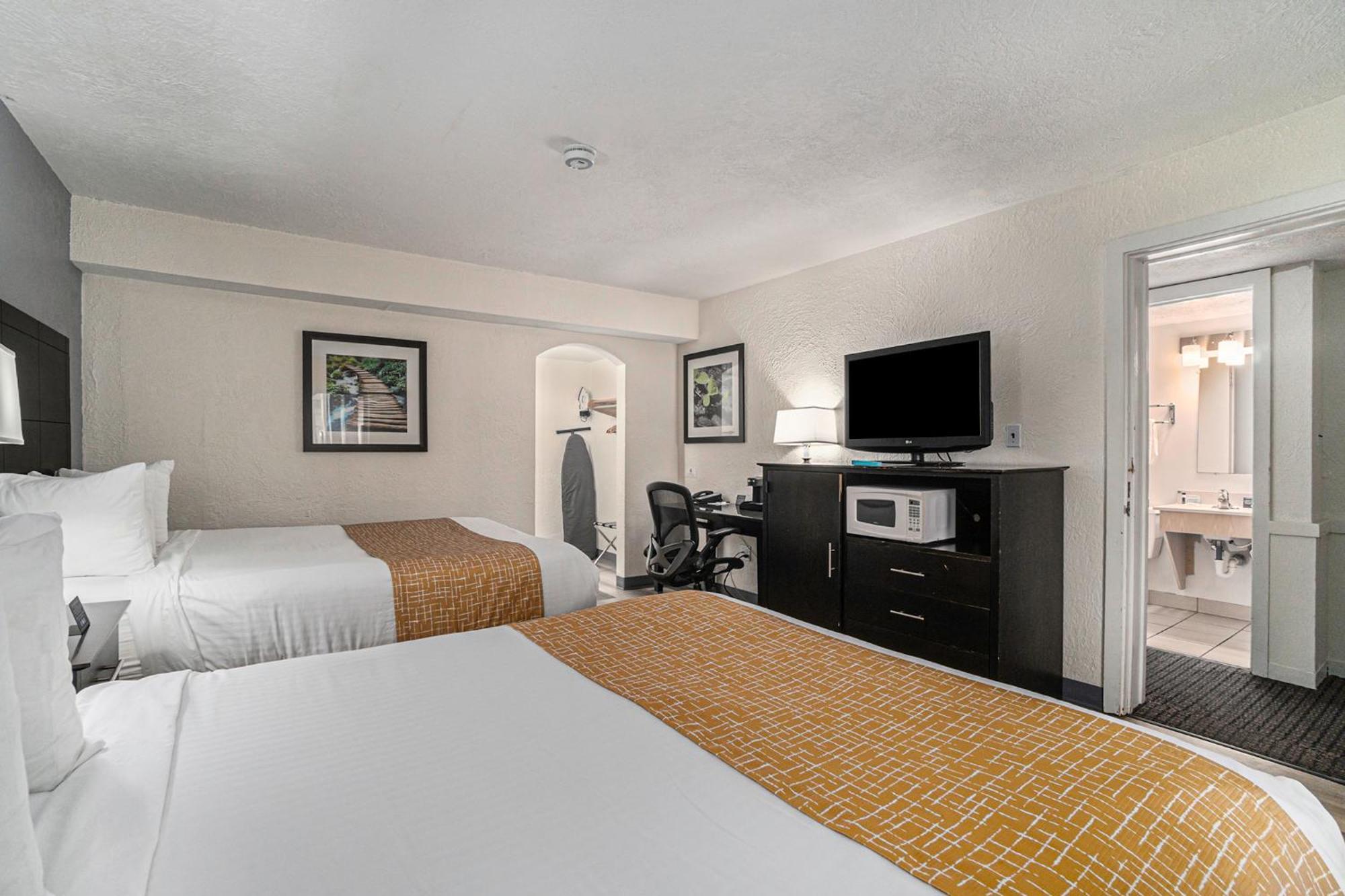 Travelodge By Wyndham Traverse City Mi Exterior foto