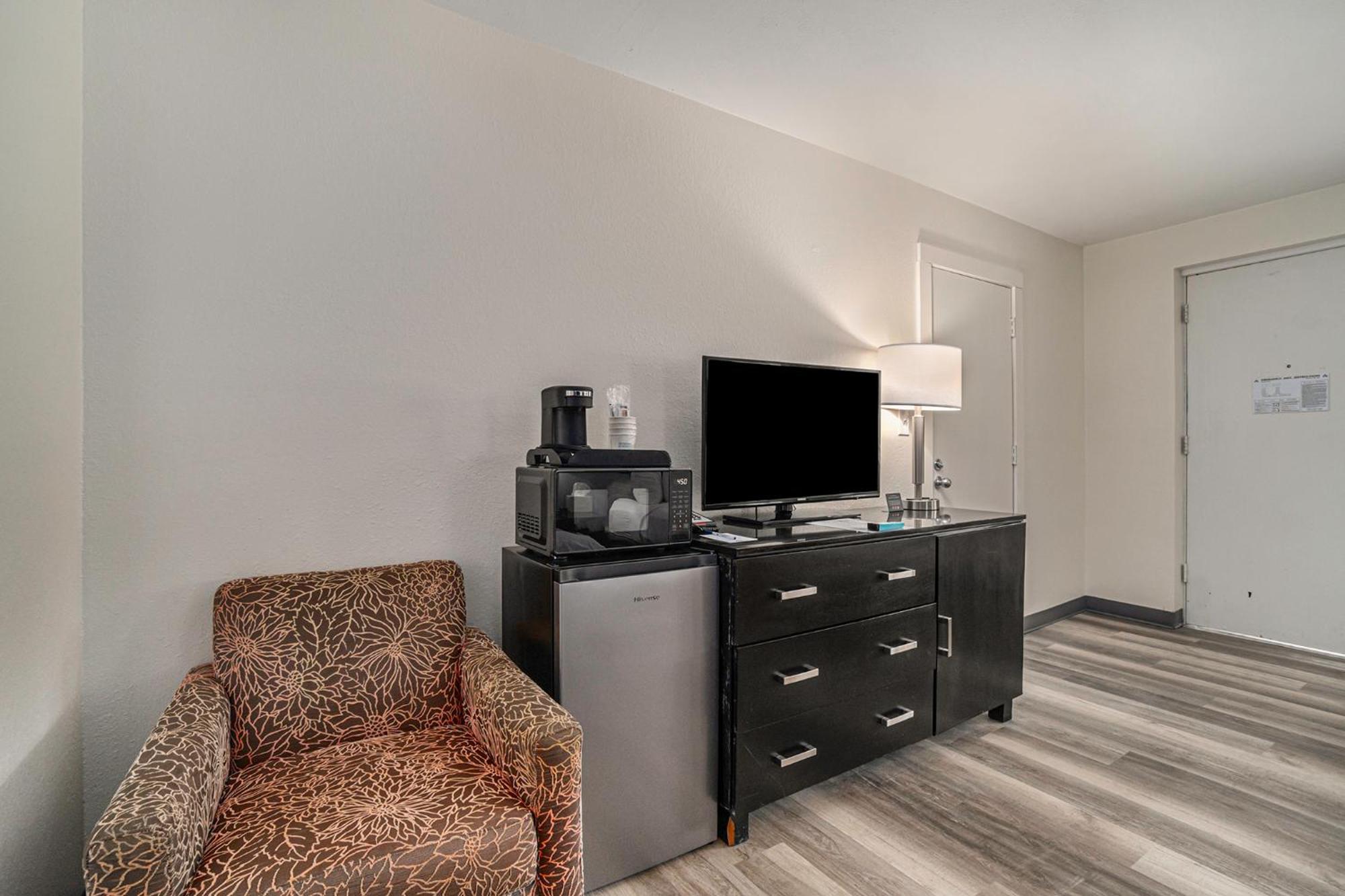 Travelodge By Wyndham Traverse City Mi Exterior foto